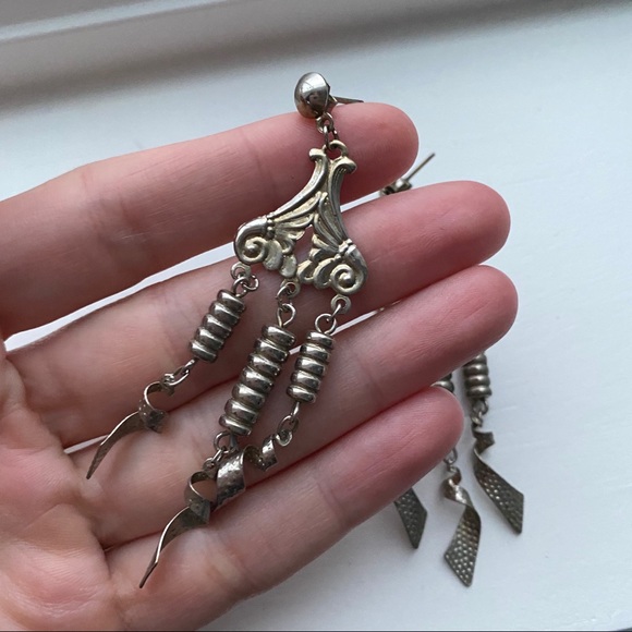 Vintage silver tin chandelier drop earrings - Picture 5 of 7